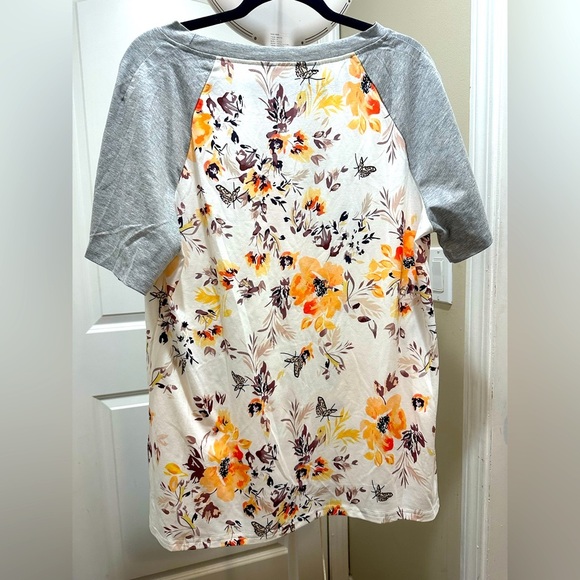 Bloomchic Plus Size Floral & Butterfly Print Raglan Sleeve T-Shirt - Picture 4 of 4